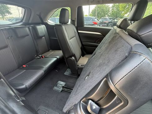 Used 2017 Toyota Highlander Plus AWD/4WD image 15