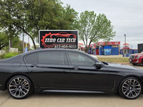 Used 2021 BMW 740i w/ M Sport Package image 7