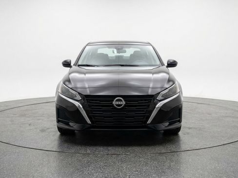 Used 2025 Nissan Altima 2.5 SV image 2