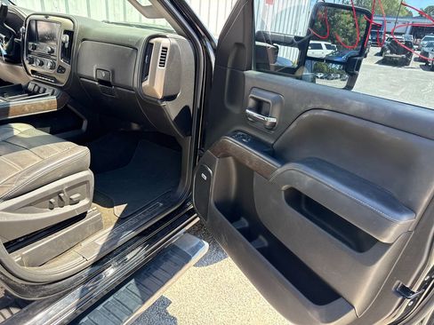 Used 2017 GMC Sierra 2500 Denali w/ Duramax Plus Package AWD/4WD image 8