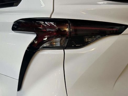 Used 2025 Toyota Sienna LE image 10