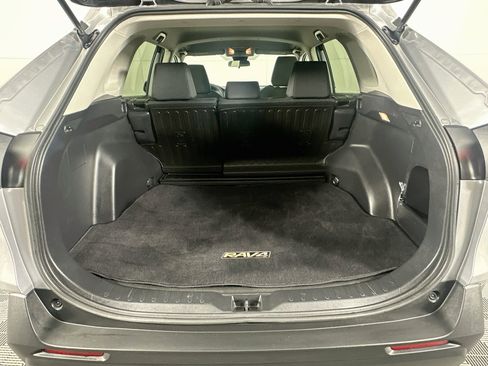 Used 2020 Toyota RAV4 LE w/ All Weather Liner Package FWD image 28