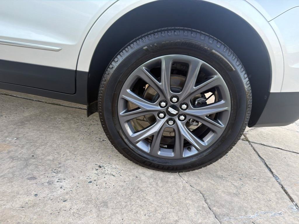 Used 2017 Cadillac XT5 Premium Luxury w/ LPO, Wheel Lock Package FWD image 35