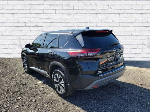 Used 2023 Nissan Rogue SV image 3