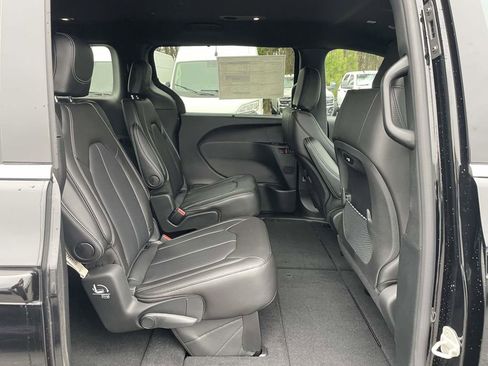 New 2026 Chrysler Pacifica Select image 17