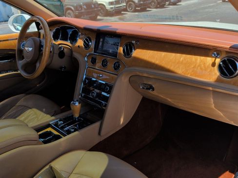Used 2017 Bentley Mulsanne RWD image 2