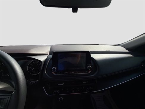 Used 2021 Nissan Rogue S image 14