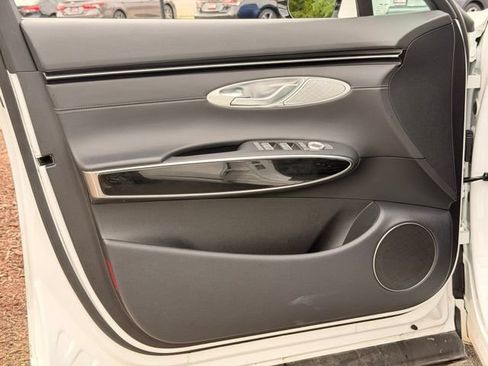 Used 2025 Genesis GV70 2.5T AWD/4WD image 23