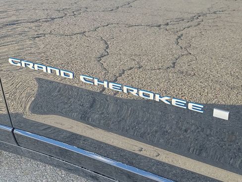 New 2024 Jeep Grand Cherokee Overland AWD/4WD image 10