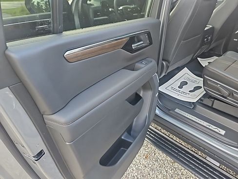 New 2026 Chevrolet Suburban High Country image 17