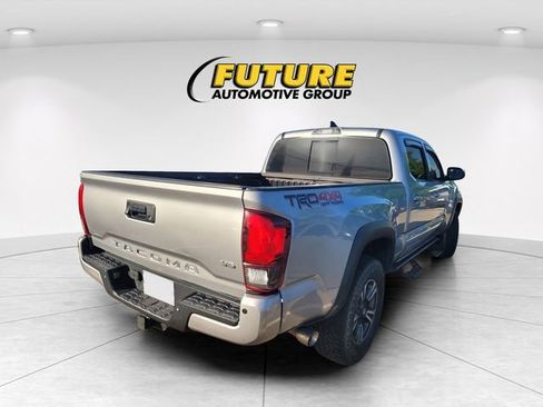 Used 2019 Toyota Tacoma TRD Off-Road AWD/4WD image 3