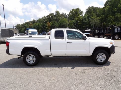 Used 2020 Toyota Tacoma SR RWD image 9