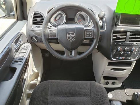 Used 2018 Dodge Grand Caravan SE w/ UConnect Hands-Free Group FWD image 14