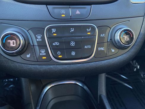 Used 2022 Chevrolet Malibu LT image 19