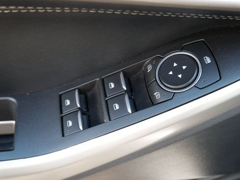 Used 2022 Ford Explorer XLT AWD/4WD image 18