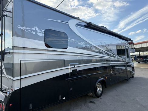 Used 2017 Ford E-450 and Econoline 450 Super Duty w/ Motorhome Prep Package RWD image 34