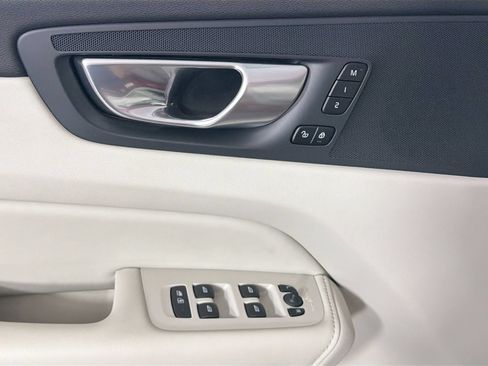 Certified 2024 Volvo XC60 B5 Plus AWD/4WD image 17