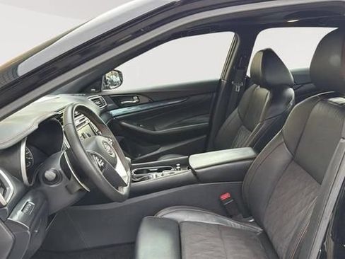 Used 2023 Nissan Maxima SR w/ Sport Mat Group FWD image 9