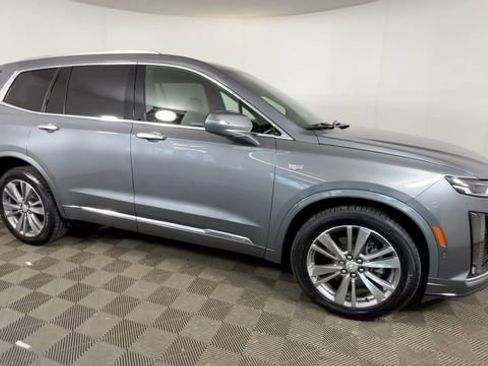 Used 2022 Cadillac XT6 Premium Luxury w/ Technology Package AWD/4WD image 2