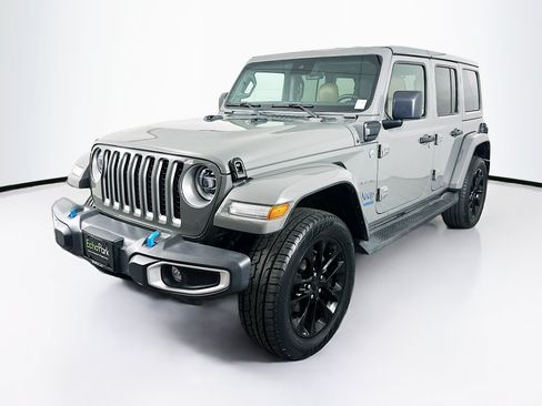 Used 2022 Jeep Wrangler Unlimited Sahara w/ Cold Weather Group AWD/4WD image 3