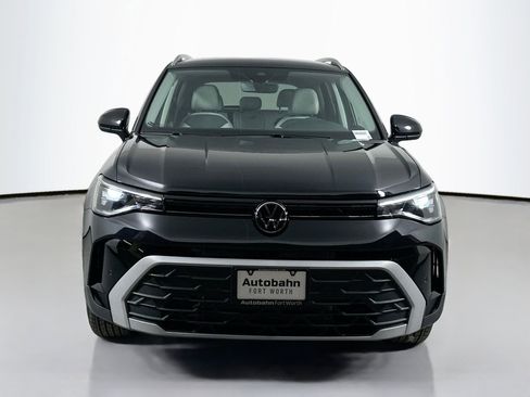 Certified 2025 Volkswagen Taos SE image 2