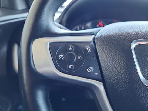 Used 2024 GMC Terrain SLT image 21