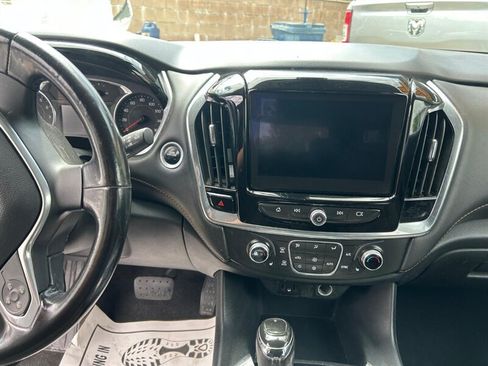 Used 2020 Chevrolet Traverse LT FWD image 16