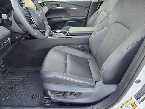 Used 2025 Toyota Camry XLE w/ Premium Plus Package FWD image 13