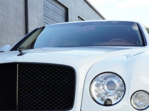Used 2012 Bentley Mulsanne RWD image 98