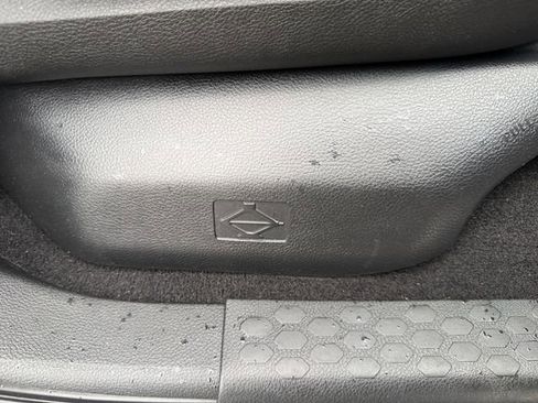 Used 2018 RAM 1500 Outdoorsman image 39