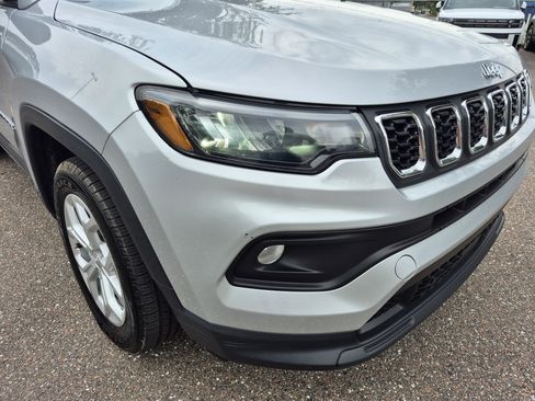 Used 2024 Jeep Compass Latitude AWD/4WD image 11