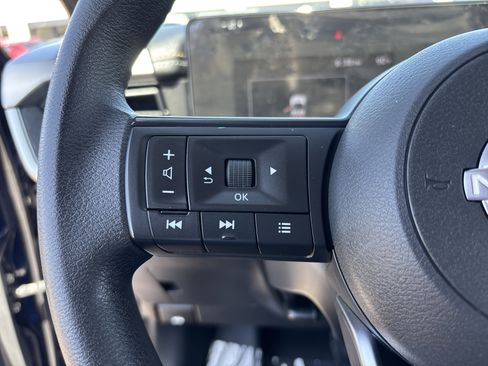 Used 2025 Nissan Kicks SV FWD image 26