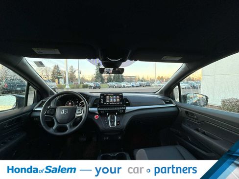 Used 2025 Honda Odyssey Sport-L image 12