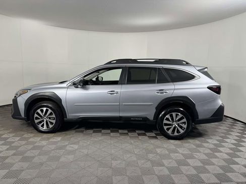 Used 2023 Subaru Outback Premium image 11