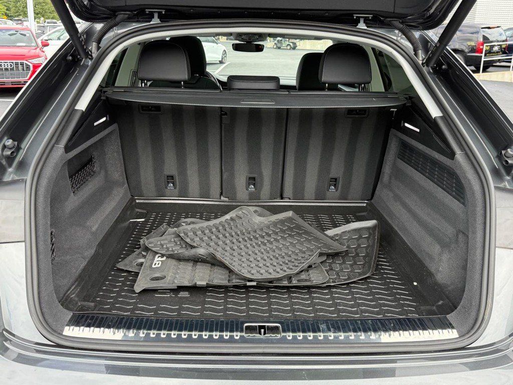 Used 2023 Audi Q8 Premium Plus w/ Premium Plus Package AWD/4WD image 4