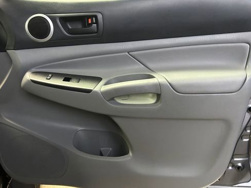 Used 2013 Toyota Tacoma PreRunner w/ SR5 Pkg image 25