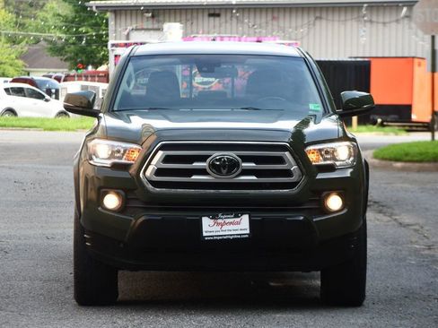 Used 2021 Toyota Tacoma SR5 w/ Trail Edition image 2
