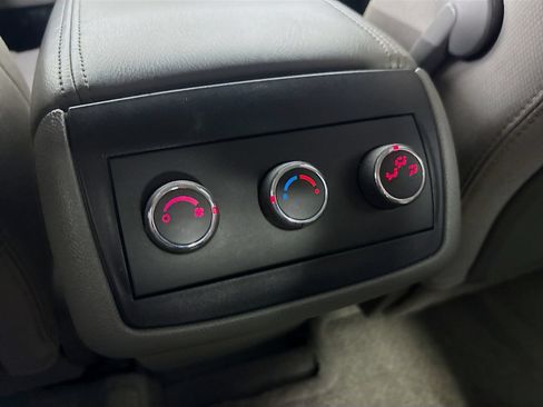 Used 2013 GMC Acadia SLE FWD image 24