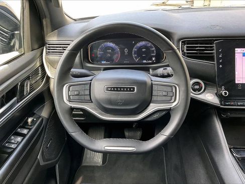 Certified 2024 Jeep Wagoneer Series II w/ Flexible Seating Group image 10
