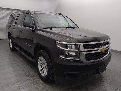 Used 2017 Chevrolet Suburban LT image 13