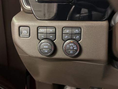Used 2024 Chevrolet Silverado 1500 LTZ AWD/4WD image 28