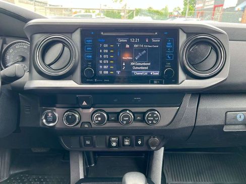 Used 2019 Toyota Tacoma TRD Off-Road AWD/4WD image 21