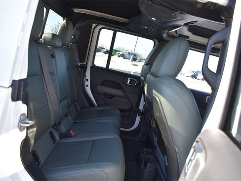 Used 2024 Jeep Gladiator Mojave image 33