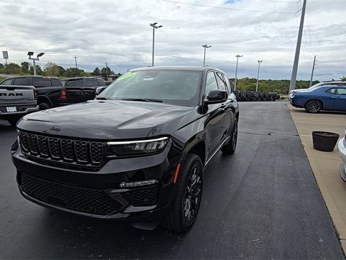 New 2025 Jeep Grand Cherokee Summit image 3