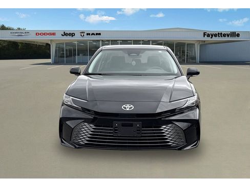 Used 2026 Toyota Camry XLE image 8