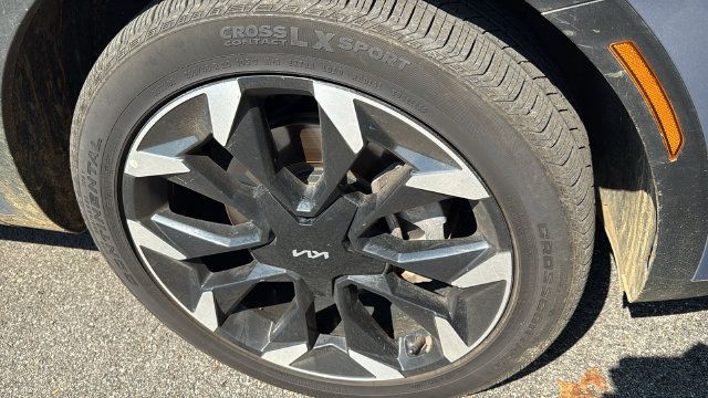 Used 2025 Kia Sorento SX FWD image 9