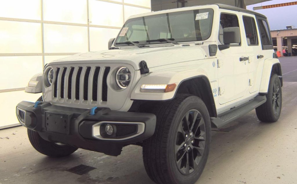 Used 2022 Jeep Wrangler Unlimited Sahara w/ Cold Weather Group AWD/4WD image 1