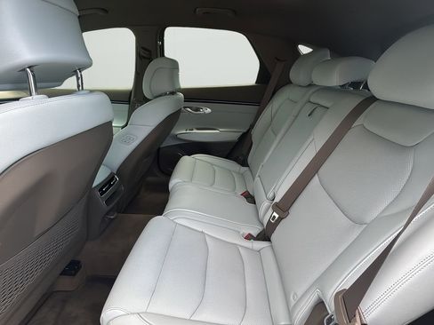Certified 2026 Genesis GV70 2.5T Advanced AWD/4WD image 16