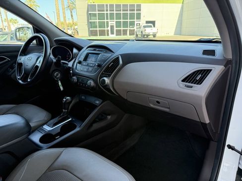 Used 2015 Hyundai Tucson SE image 12