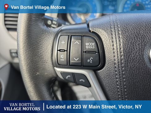 Used 2019 Toyota Sienna XLE w/ XLE Navigation Package FWD image 16